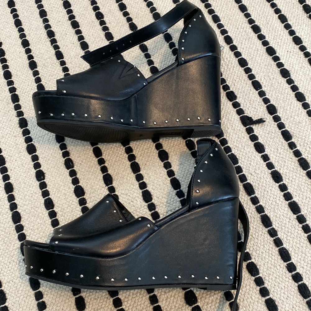 Like new Steve Madden platform wedge studded sandals -8.5 - Picture 4 of 8